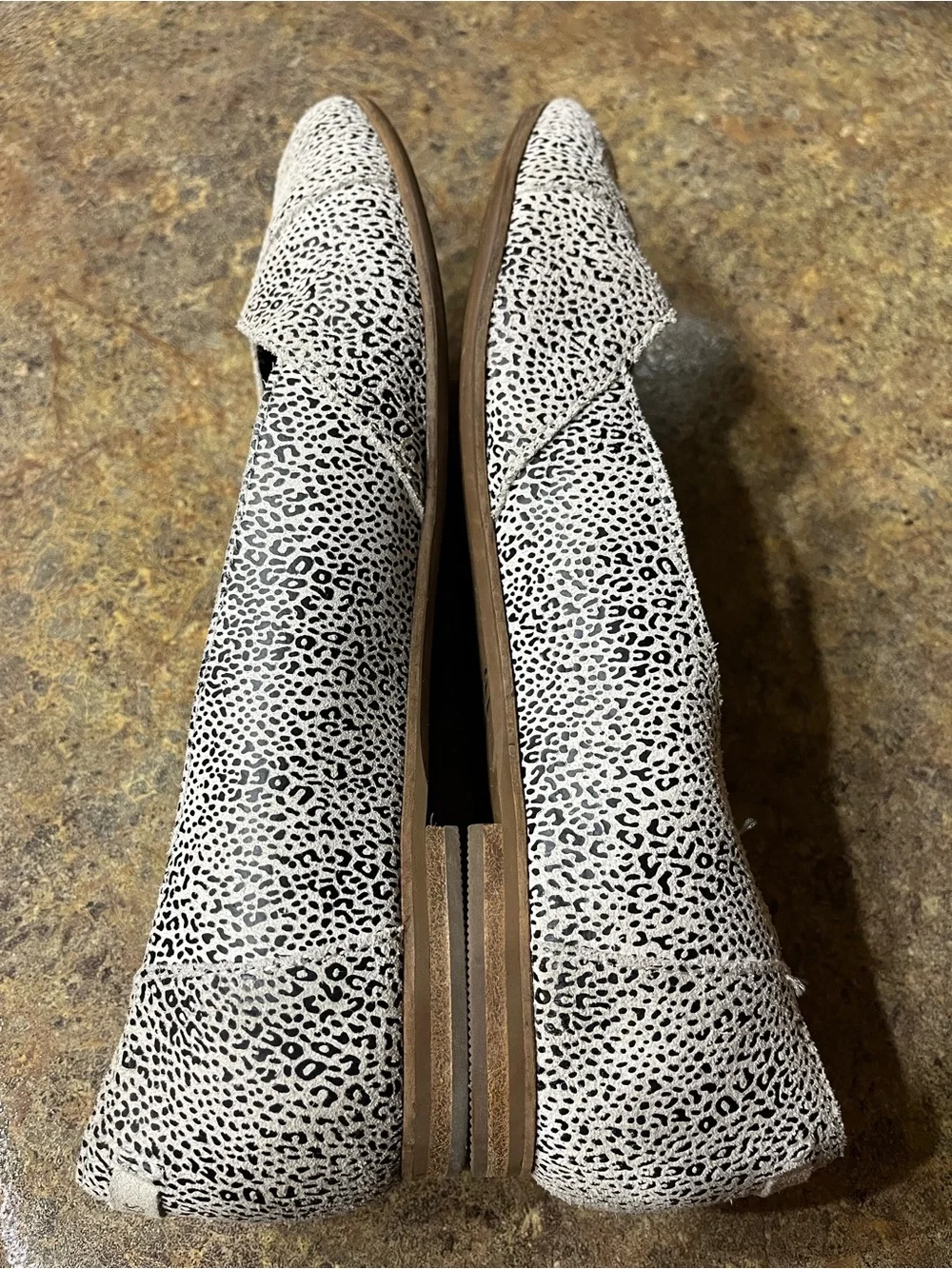 TOMS Julie White Leopard Animal Print Flats Women’s Size 8 Slip On Shoes
